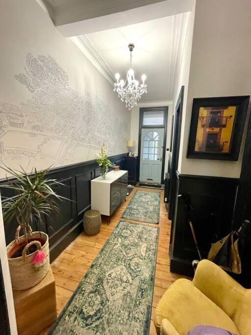 Traditional Apt Close To City Centre & Hampden グラスゴー エクステリア 写真