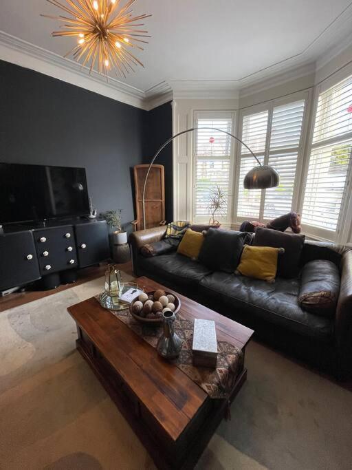 Traditional Apt Close To City Centre & Hampden グラスゴー エクステリア 写真